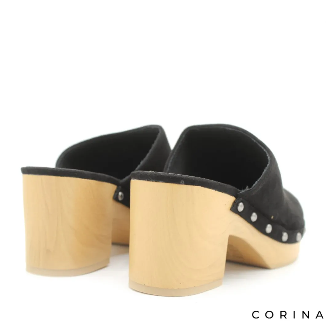Zueco madera tachas negro