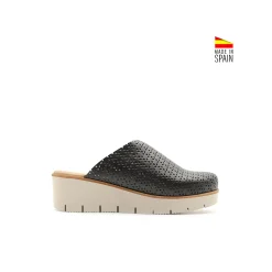 Zueco negro casual de piel