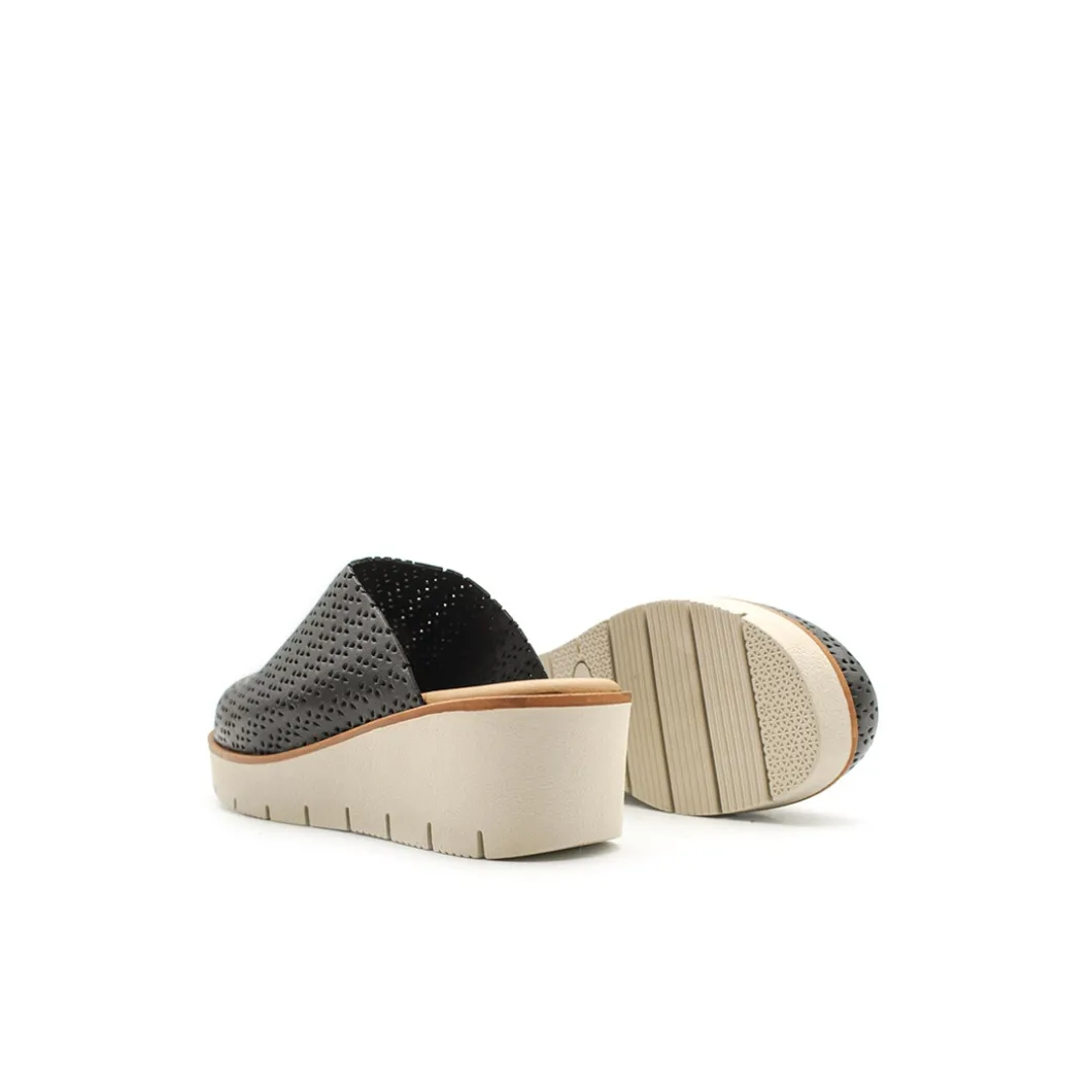 Zueco negro casual de piel